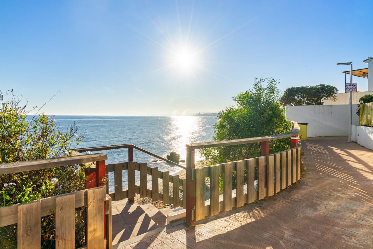 Stunning Beachside Townhouse in Laguna Beach, Estepona - Image 30