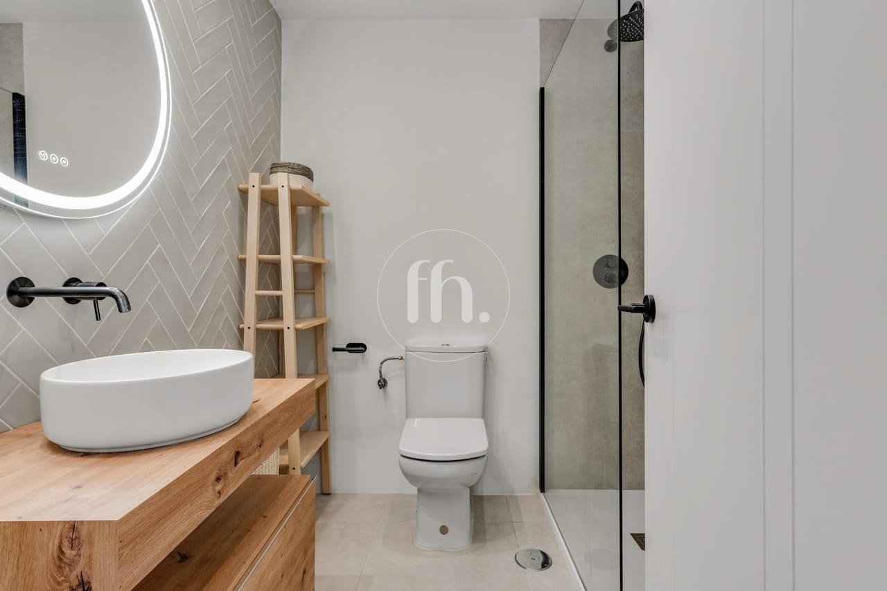 Stunning Beachside Townhouse in Laguna Beach, Estepona - Image 23