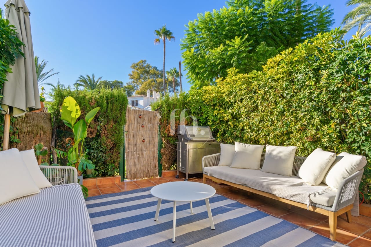 Stunning Beachside Townhouse in Laguna Beach, Estepona - Image 6