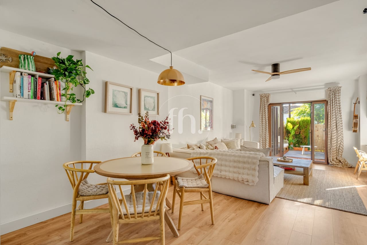 Stunning Beachside Townhouse in Laguna Beach, Estepona - Image 2