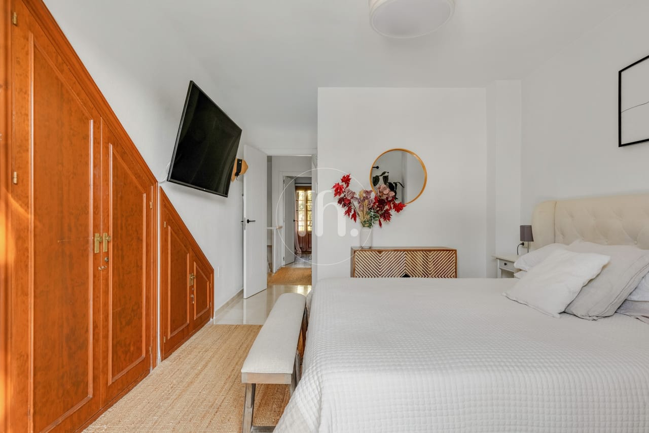 Stunning Beachside Townhouse in Laguna Beach, Estepona - Image 21