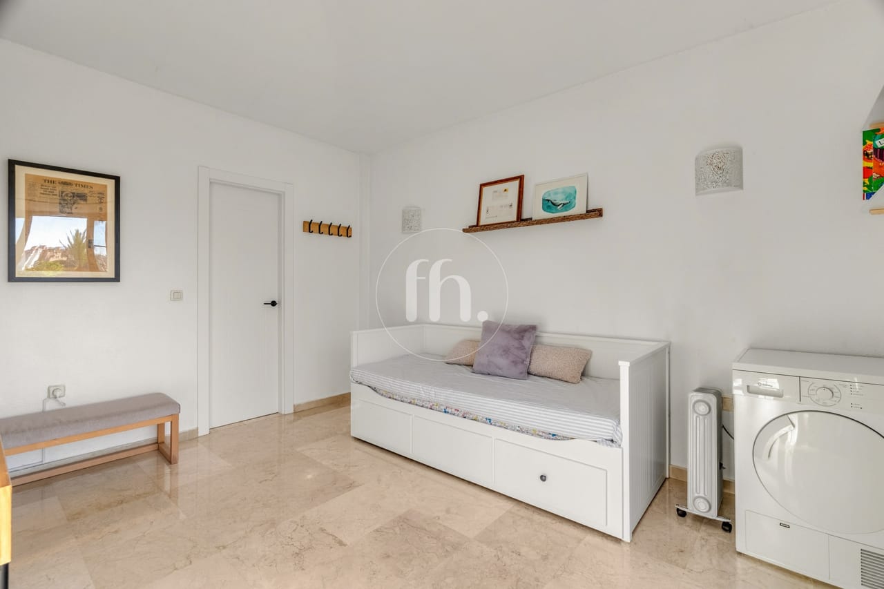 Stunning Beachside Townhouse in Laguna Beach, Estepona - Image 22