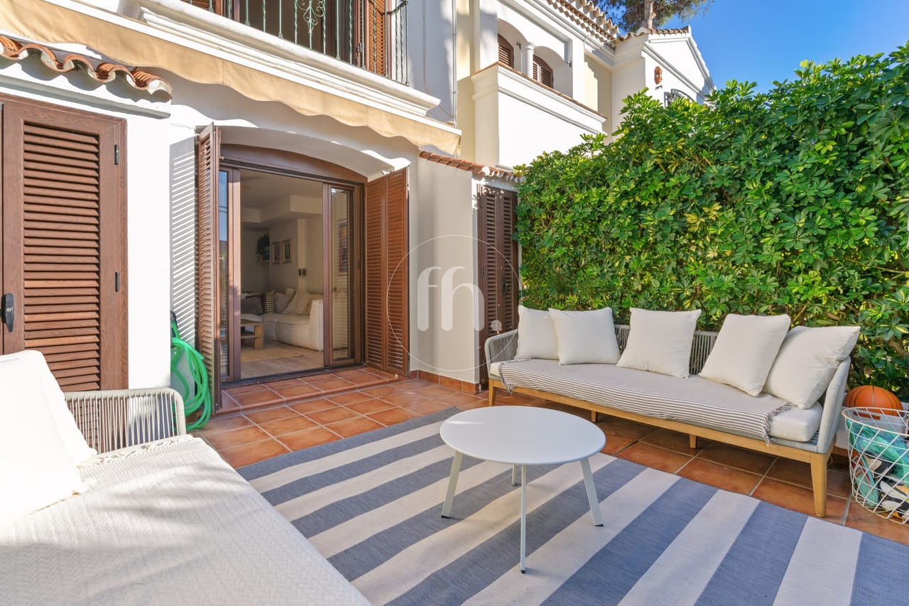 Stunning Beachside Townhouse in Laguna Beach, Estepona - Image 20