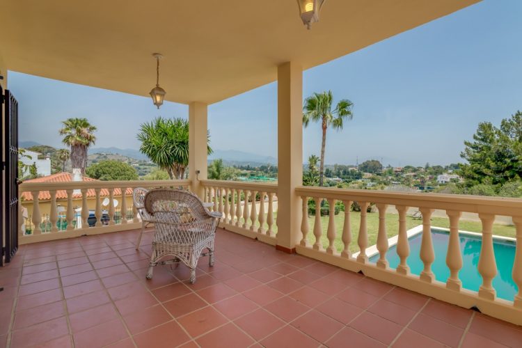 villa for sale in estepona