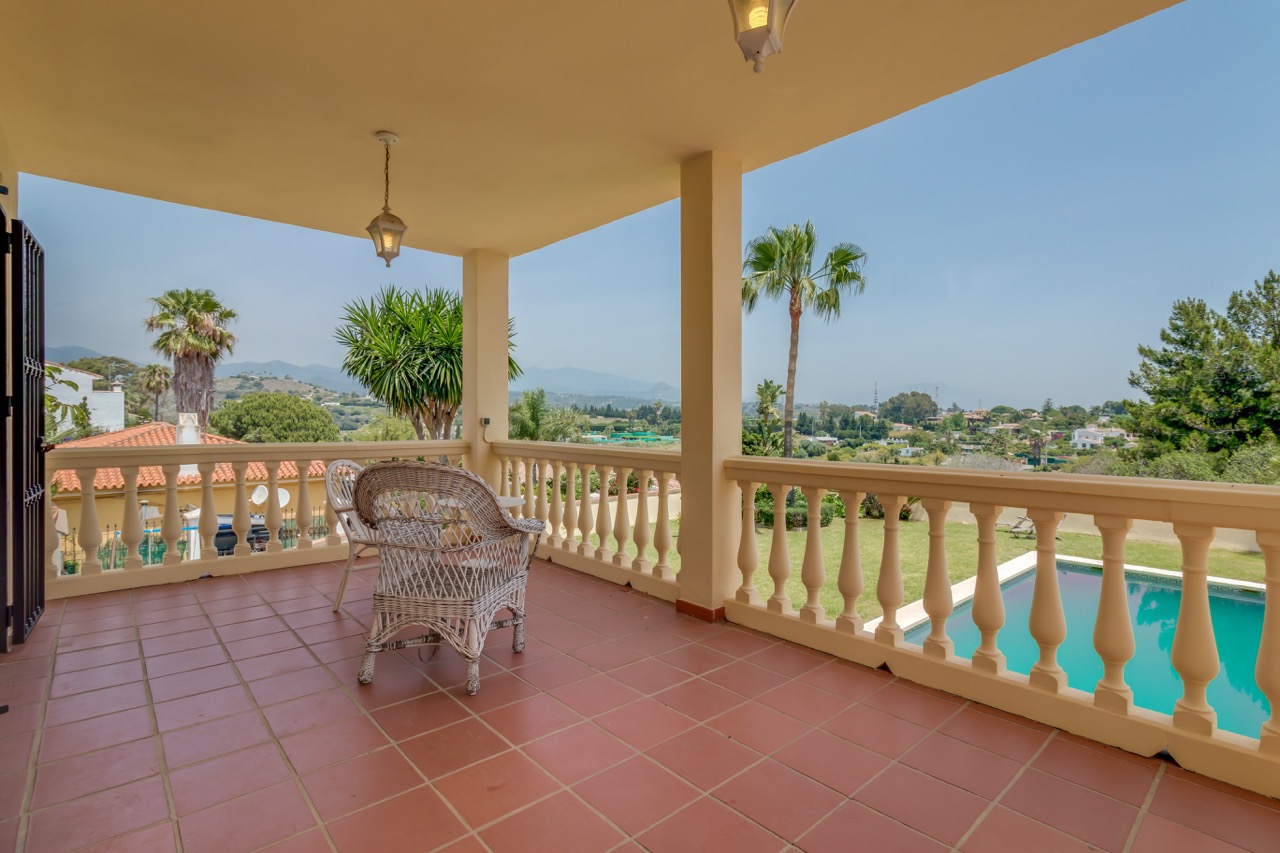 villa for sale in estepona